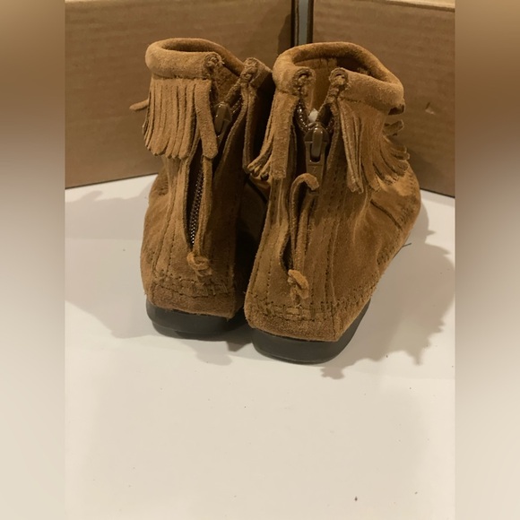 Minnetonka women’s Brown Suede‎ soft sole Fringe Ankle Boots size 6.5 - Picture 8 of 10